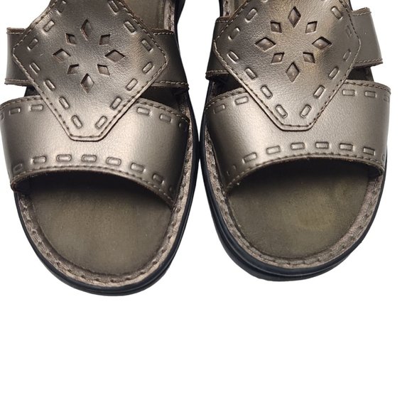 Clarks Slip On Sandal womens Shoe Size 7 Hook/Loop Strap Pewter Leather Upper - Picture 4 of 9